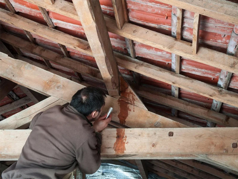 A worker working on leaked selling.