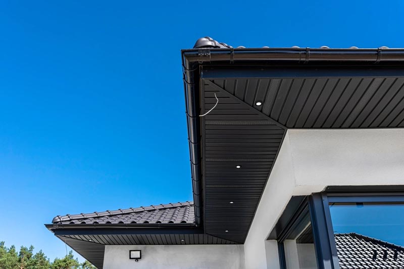 Closed roof eaves