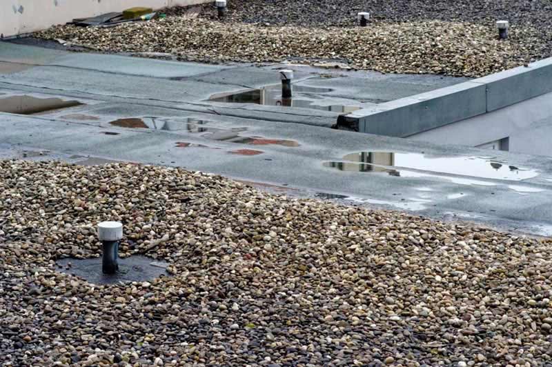 Puddle gravel roof